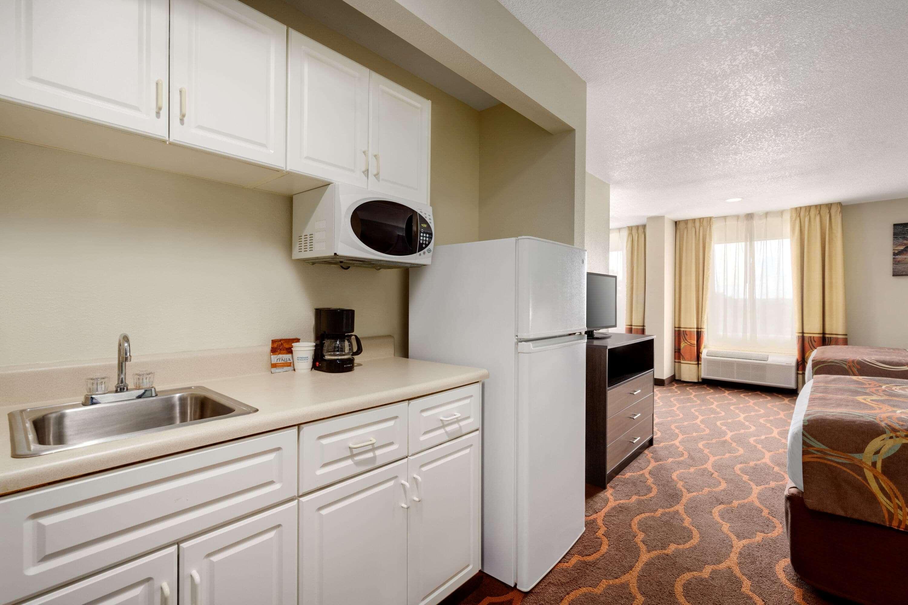 Hotel Baymont By Wyndham Grovetown 2*