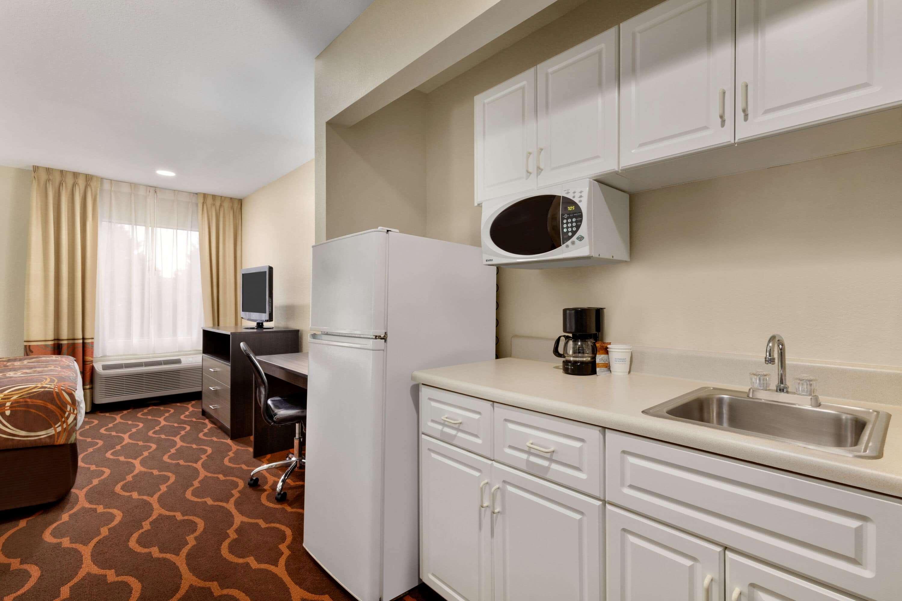 Baymont By Wyndham Grovetown Hotel 2*