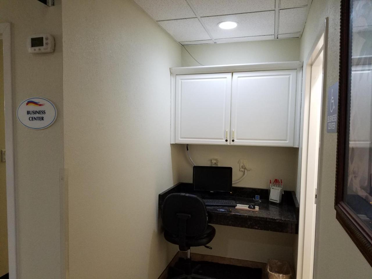 Hotel Baymont By Wyndham Grovetown 2*