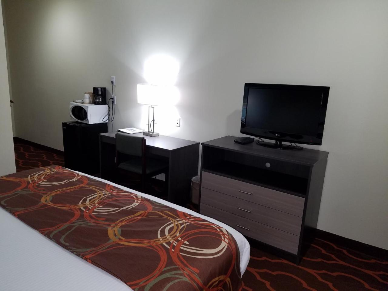 Baymont By Wyndham Grovetown Hotel